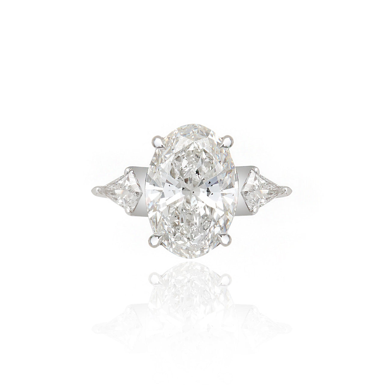 Anel Anel Oval - 3 Pedras — 6.37 ct