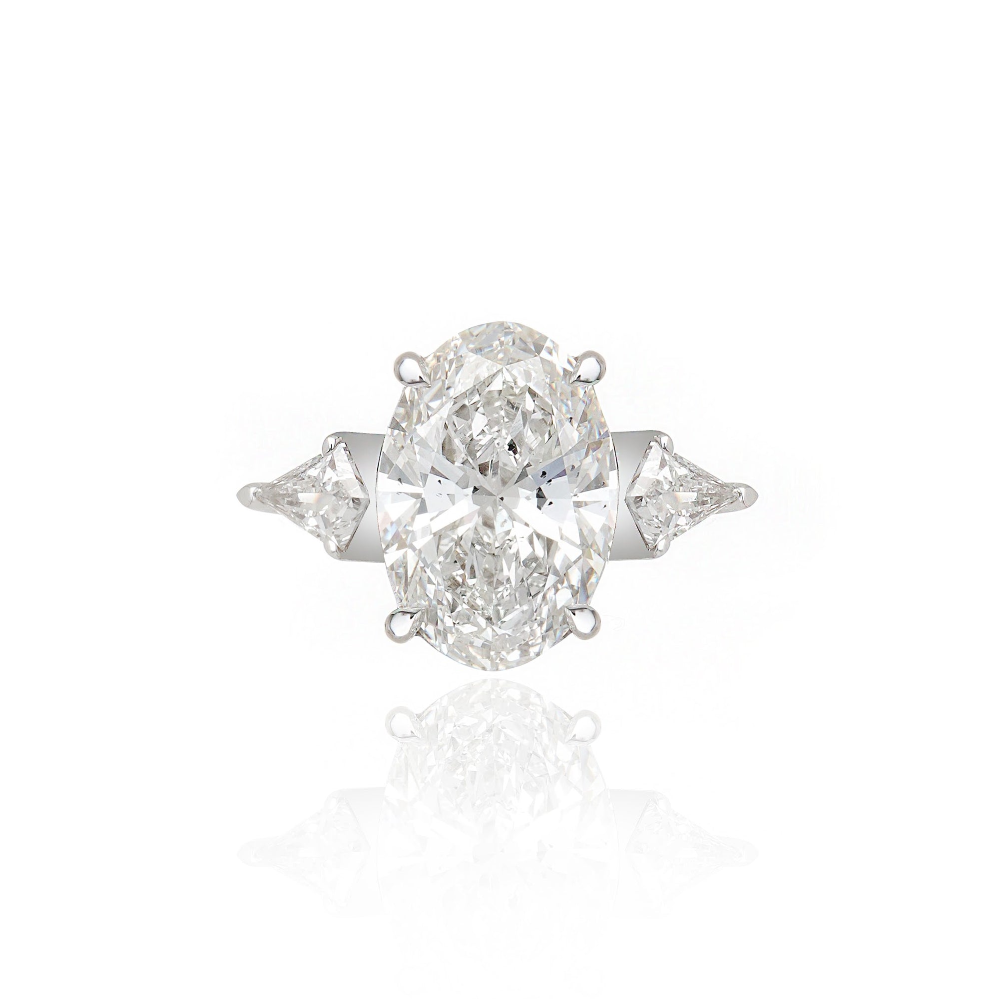 Anel Anel Oval - 3 Pedras — 6.37 ct
