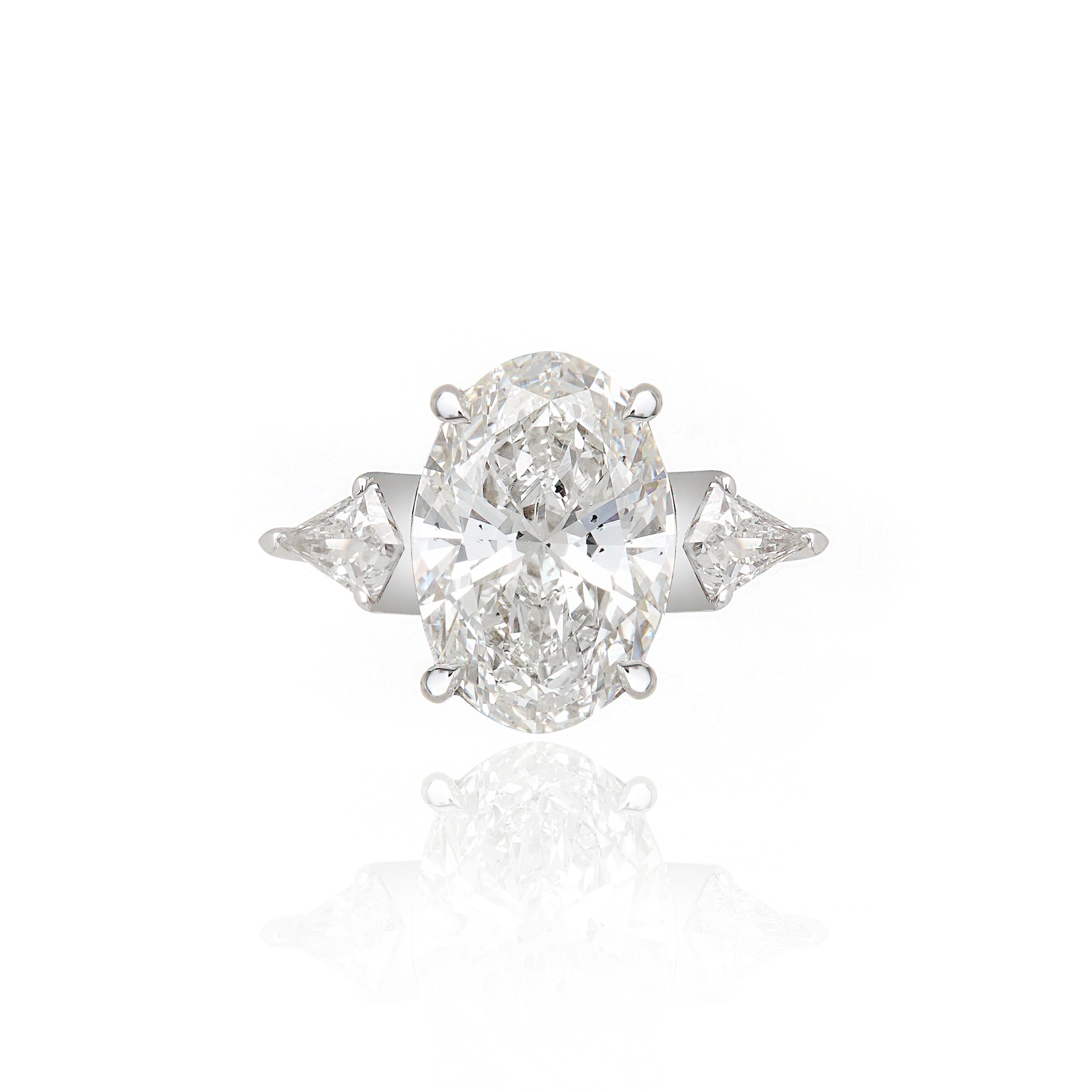 Anel Anel Oval - 3 Pedras — 6.37 ct